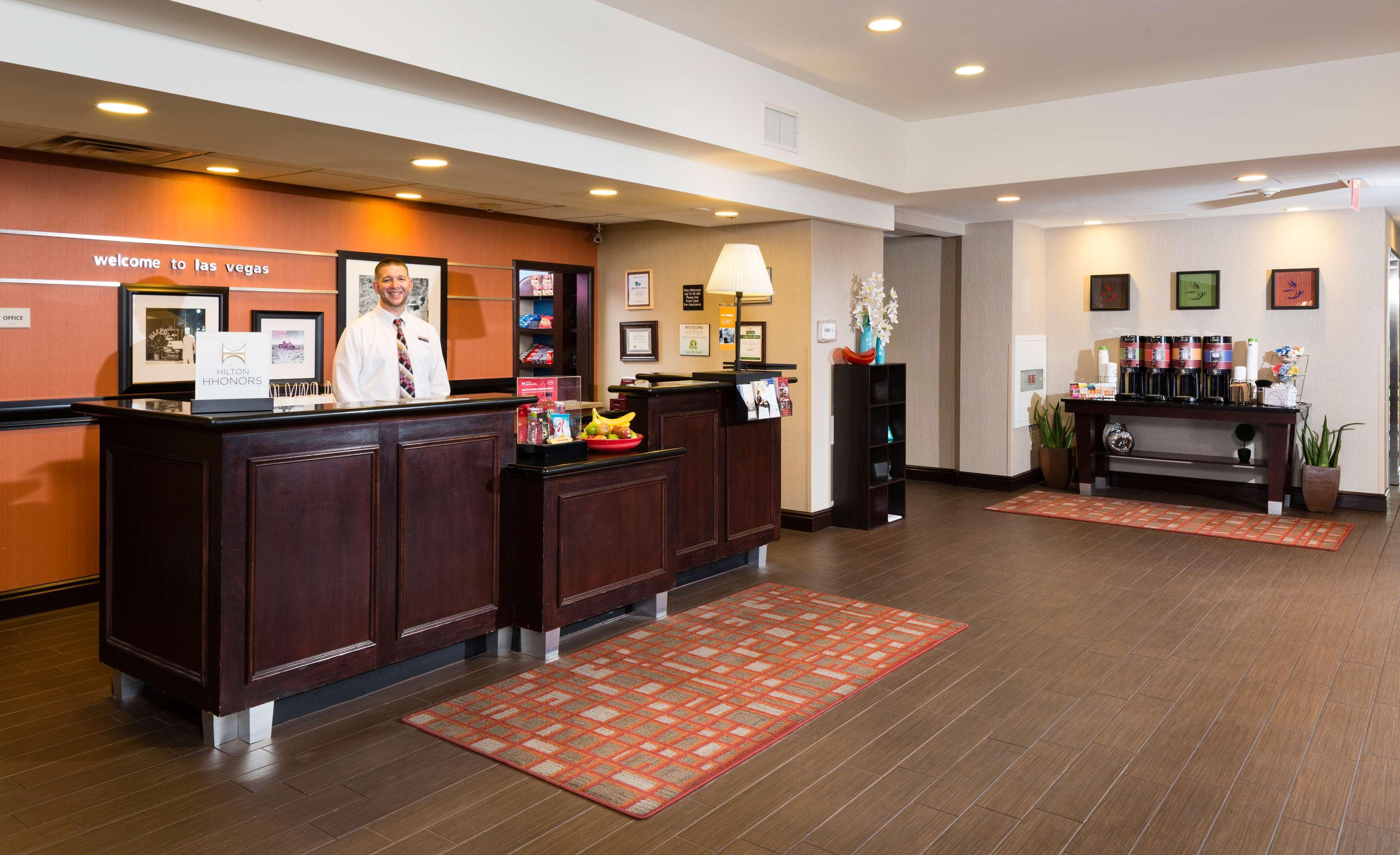 Hampton Inn & Suites Las Vegas South Exteriör bild